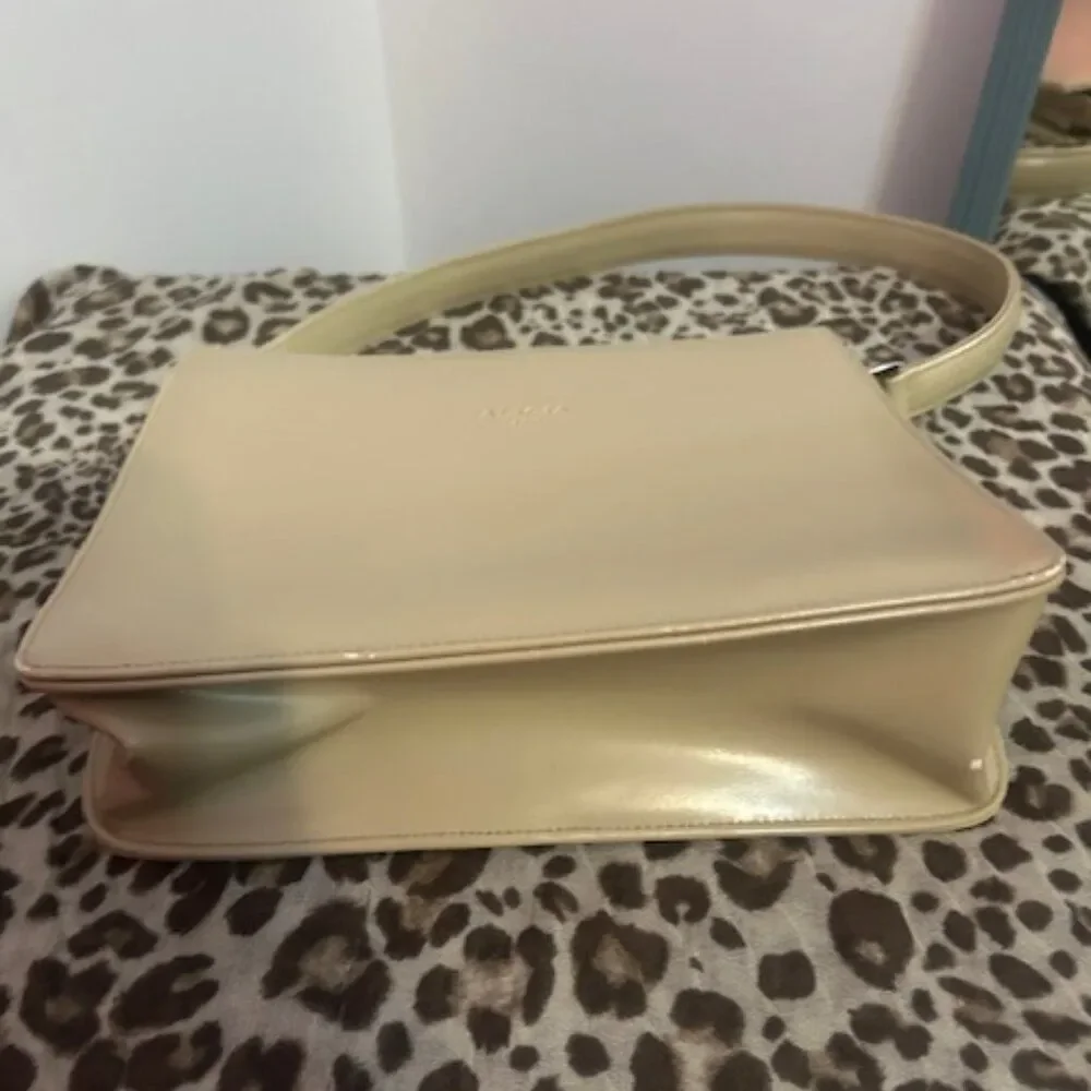 Alicia Paris Cream shoulder bag